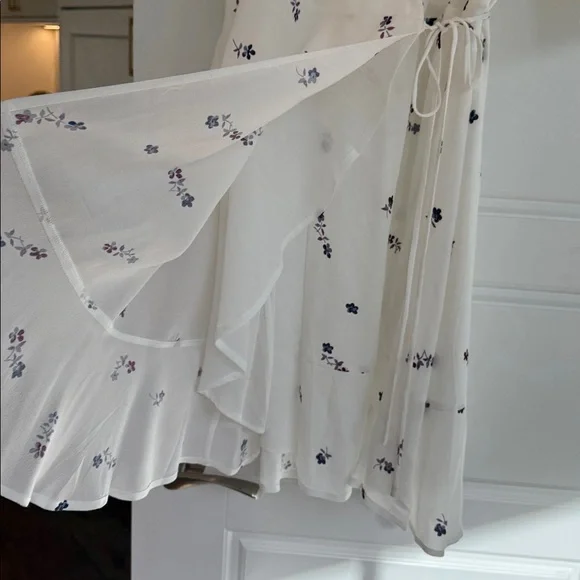 RAIlS NWT White Floral Kyoto Dress. Size MED - Picture 5 of 9